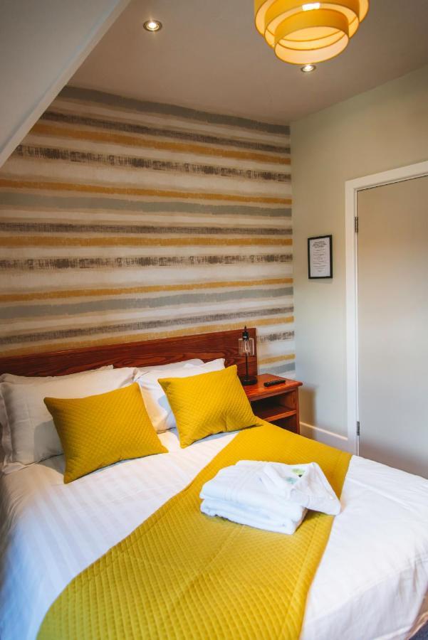 Hotel The Bulls Head Milnthorpe Esterno foto